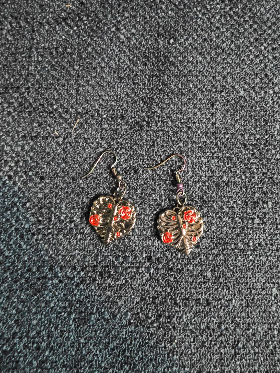 Rib Earrings with Red Flowers